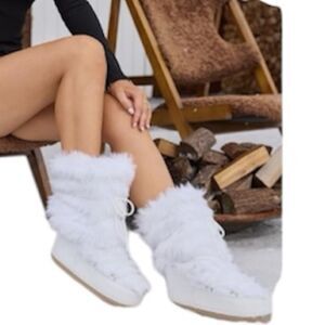 IXU Women's Faux Fur Boots Mid Calf Furry Fluffy Boots, Ivovy, Size 8-9, NWT